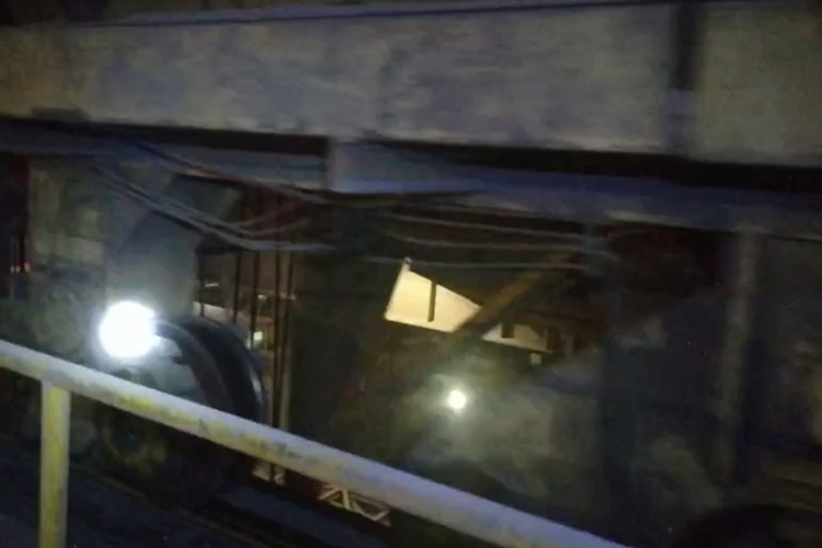 鲅魚圈煉鋼總廠450t吊車涂油裝置現(xiàn)場運行